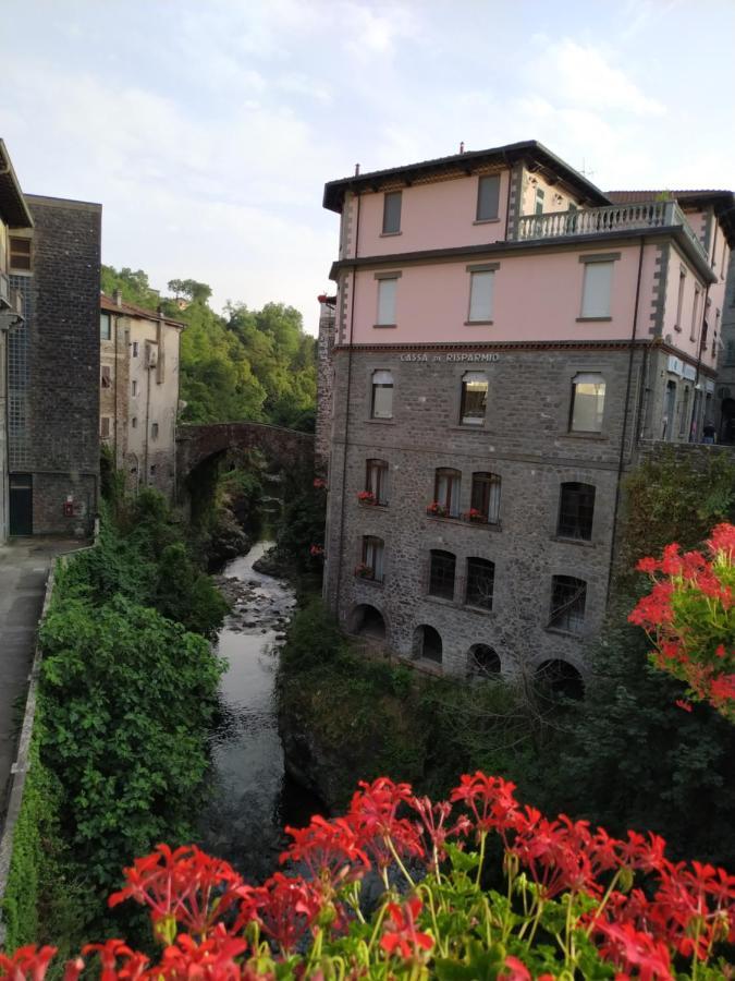 Il Giardino Di Marzo Guest House Monti di Licciana Nardi Exterior photo